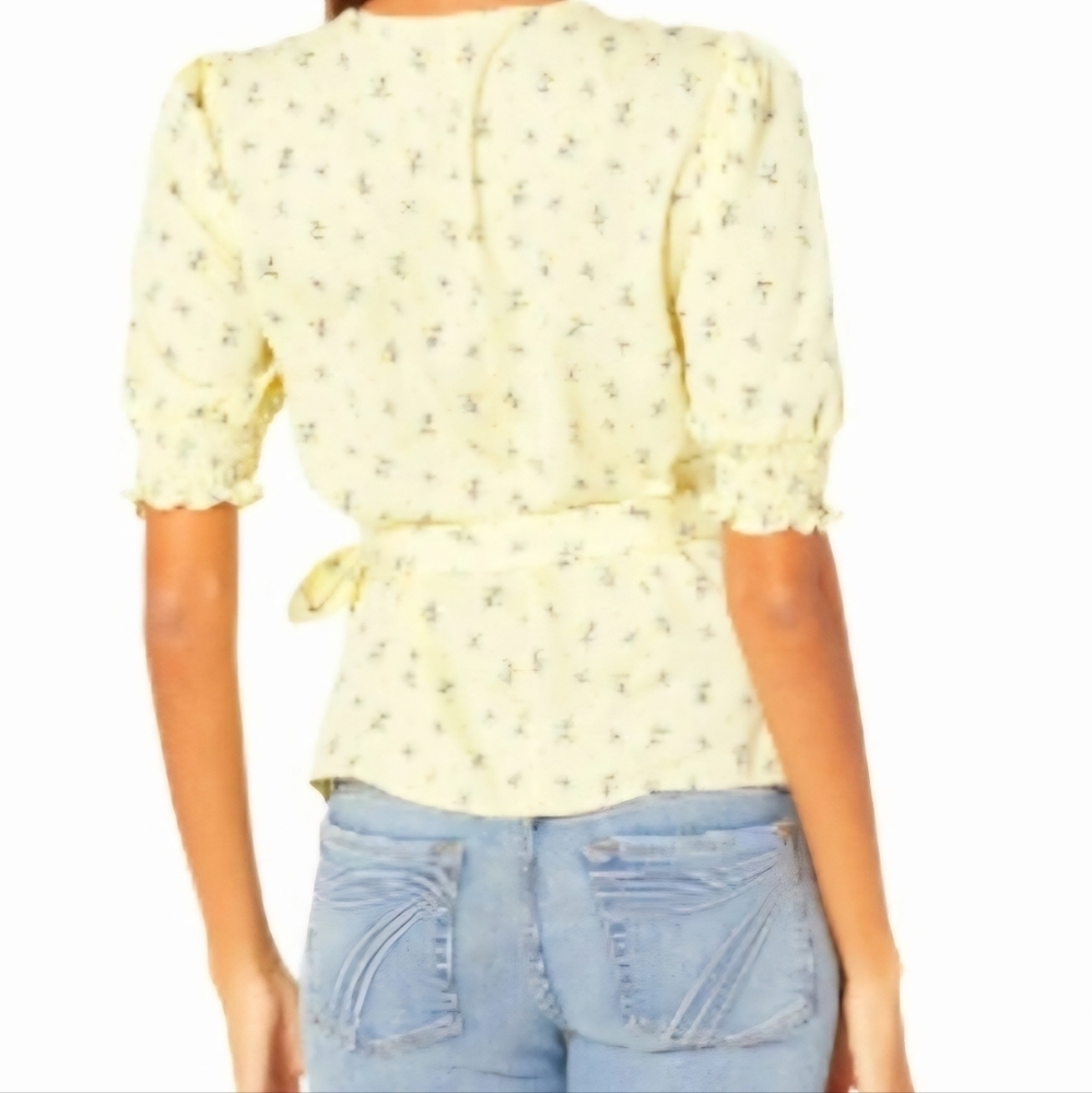 BCBGeneration Ditsy Floral , Wrap Top  size Medium.. NWT - Picture 3 of 12